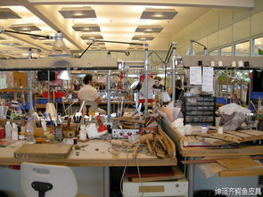 参观爱马仕在巴黎工厂 观看Birkin包包的制作过程